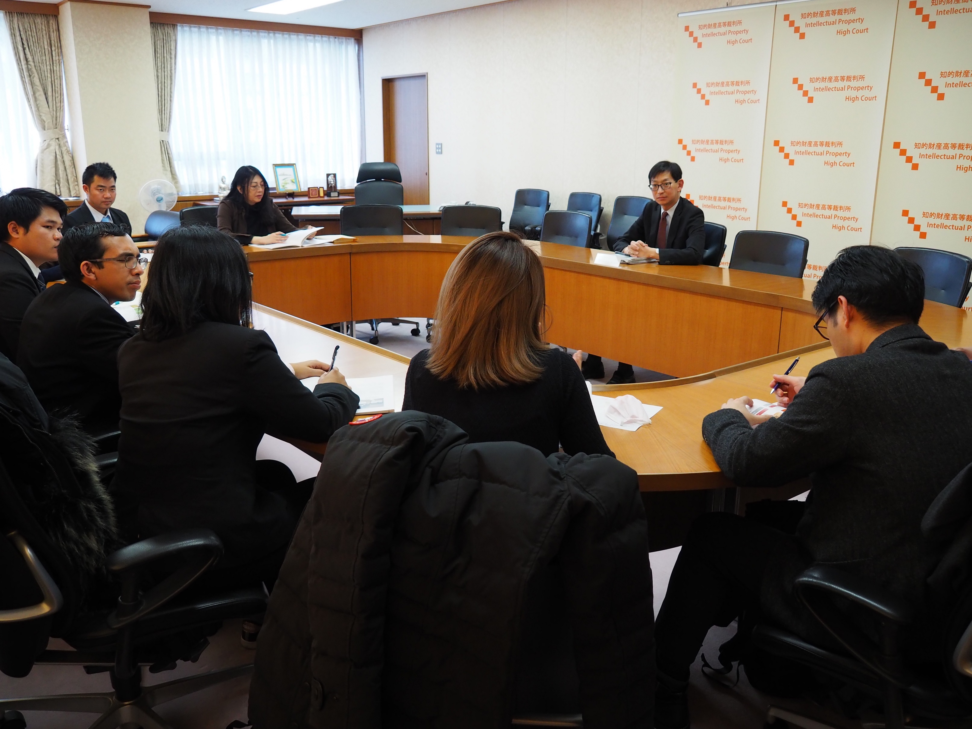 Photos:Visit by International Students Studying at the Graduate School of International Cooperation Studies, Kobe University 