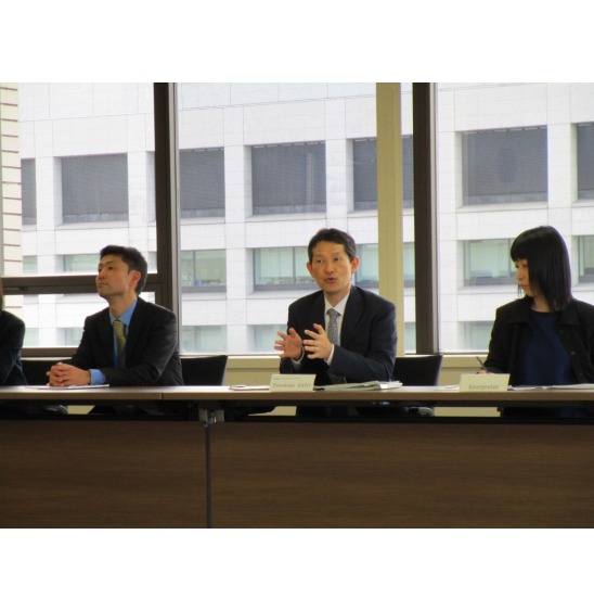 image1:Judge Sato explaining to the students