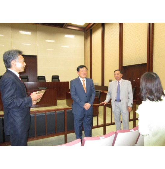 image3:Court room tour