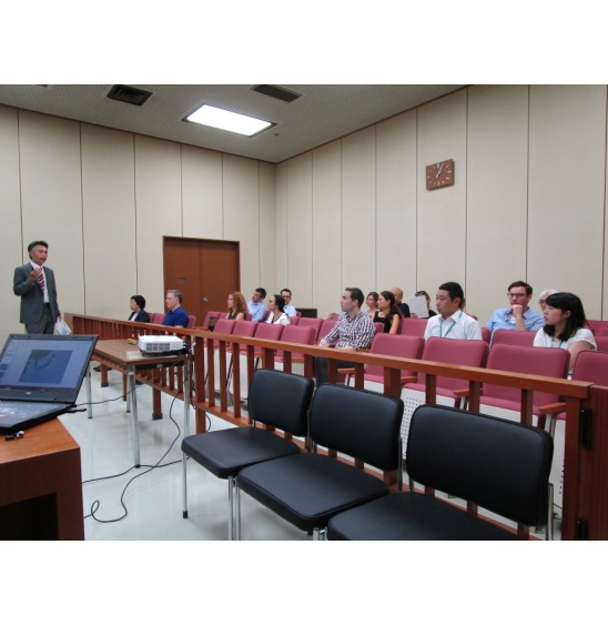 image1:Students receiving an explanation from Judge Nakashima