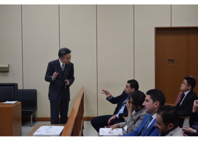 image3:Participant asking questions