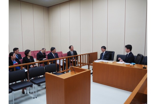 image1: the courtroom tour