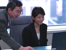 image2: Chief Judge Shinohara having a talk with Ms.Kotani