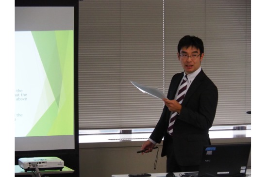 Photo: Presiding Judge Sato giving a presentation.