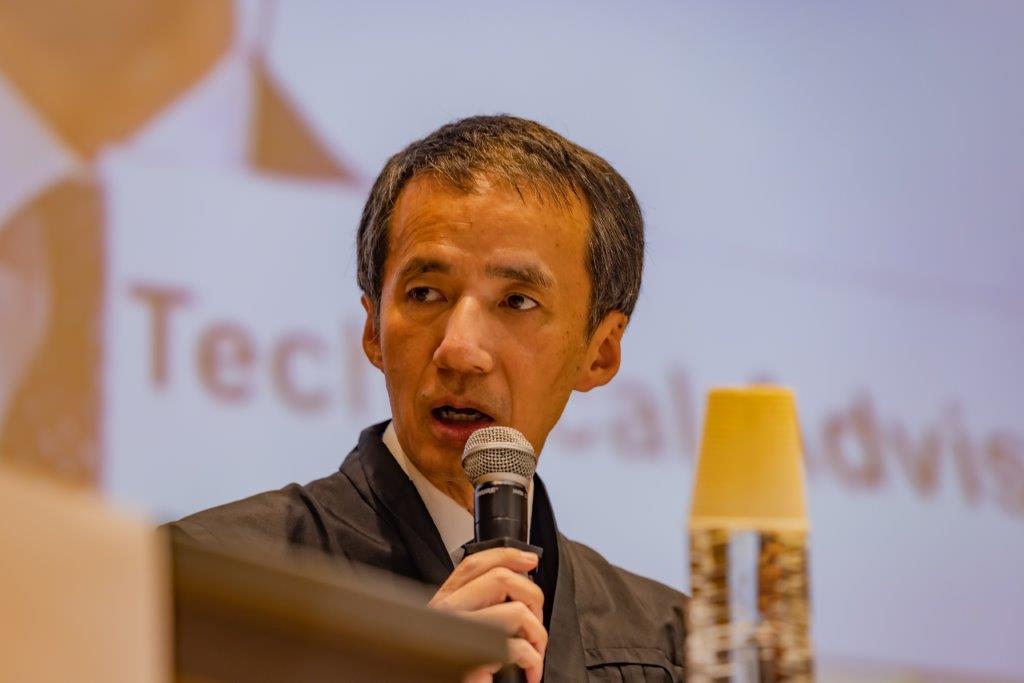 陪席裁判官による質問の様子