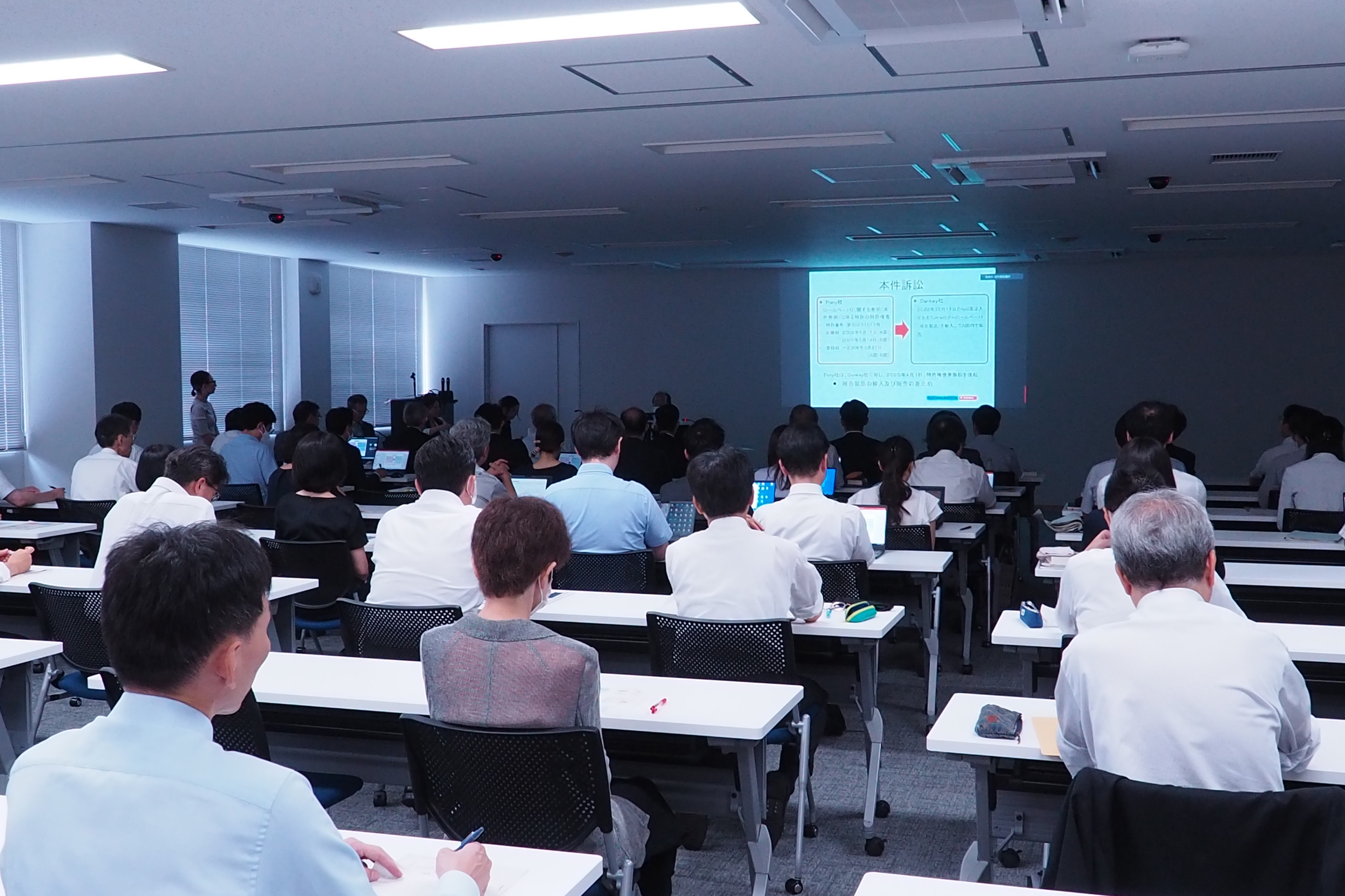講演を聴講している様子