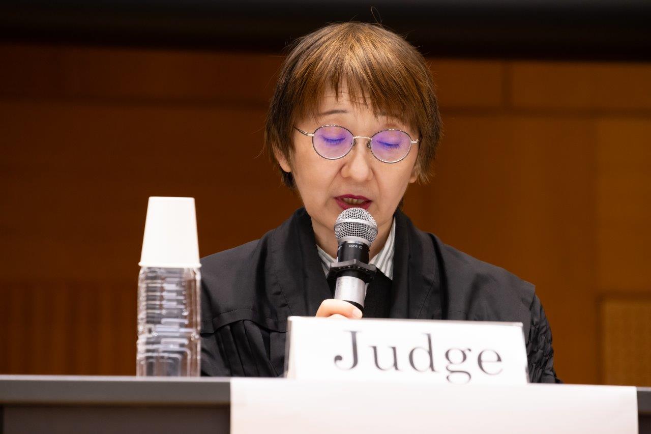 陪席裁判官による傾聴の様子