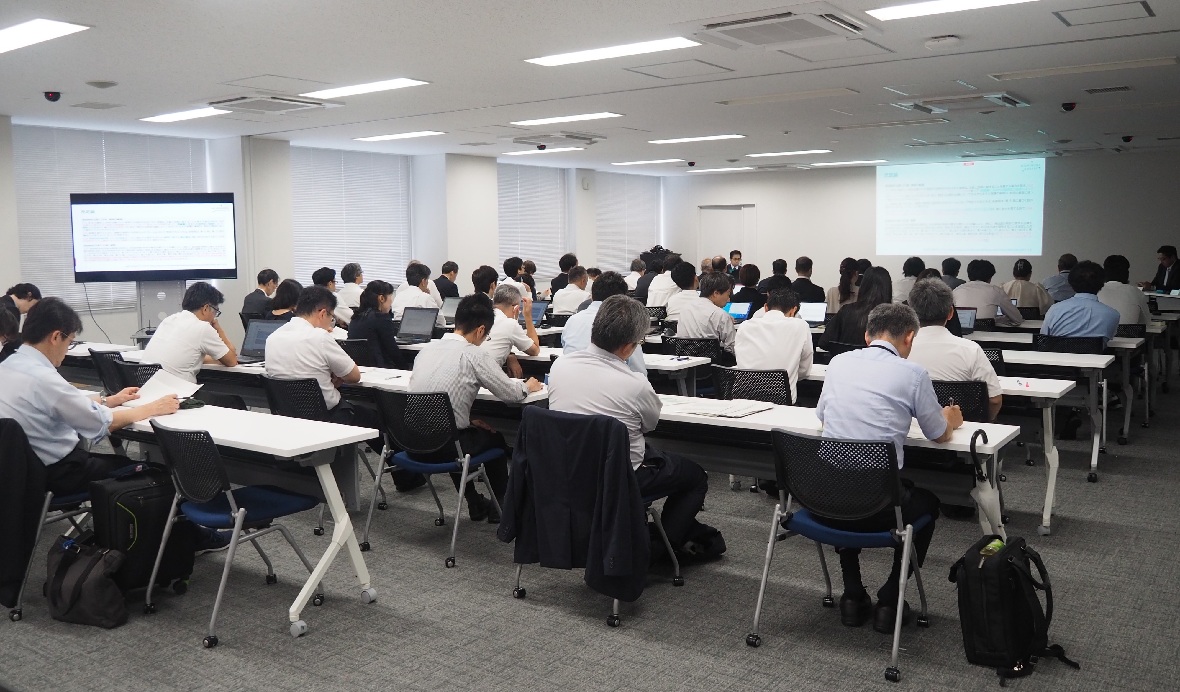 講演を聴講している様子