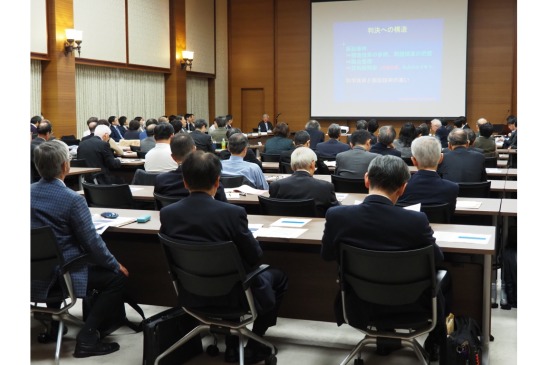写真：専門委員実務研究会の様子（10月29日開催）
