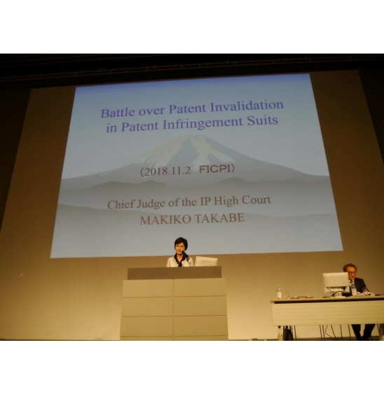 写真：高部所長の講演の様子