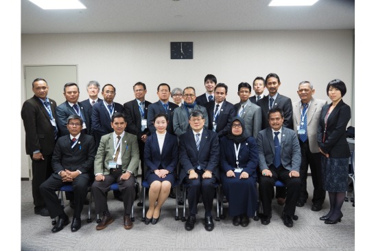 写真：インドネシア裁判官ら14名との集合写真